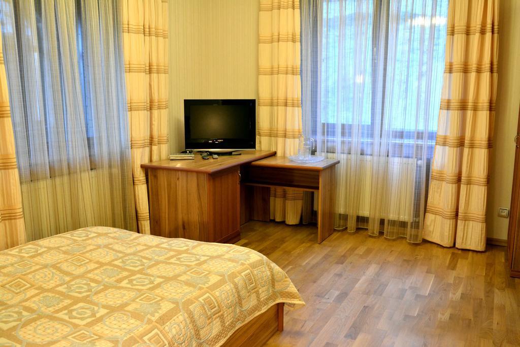 Sadyba Na Gutsulsky Polonyni Hotel Tatariv Exterior photo