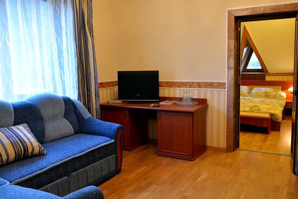 Sadyba Na Gutsulsky Polonyni Hotel Tatariv Exterior photo